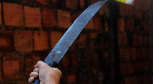Trabalhador leva golpe de fac&atilde;o por dizer que "n&atilde;o queria trabalhar"