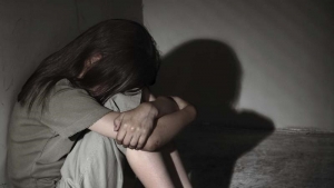 Menina de 8 anos &eacute; estuprada pelo pai enquanto dormia em MT