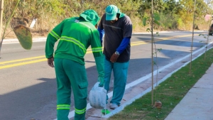 Secretaria executa servi&ccedil;os urbanos em diversos bairros nesta sexta-feira