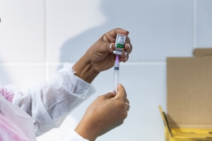 Cuiab&aacute; dobra cobertura vacinal contra a Dengue em 2025