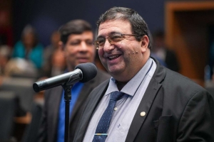 Deputado tem lei sancionada que regulariza im&oacute;veis ocupados por templos religiosos