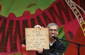 Arnaldo Antunes celebra a obra do homenageado Paulo Leminski