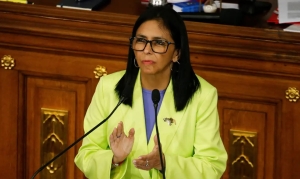 &ldquo;Basta de ordens de Washington&rdquo;, diz presidente interina da Venezuela