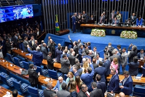 Por unanimidade, CCJ do Senado rejeita PEC da Blindagem