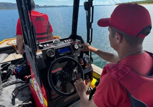 Corpo de Bombeiros realiza buscas por desaparecidos ap&oacute;s naufr&aacute;gio de embarca&ccedil;&atilde;o