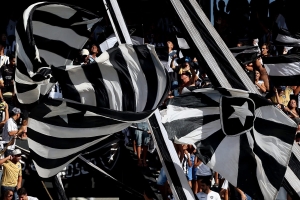 Torcida do Botafogo apoia Textor