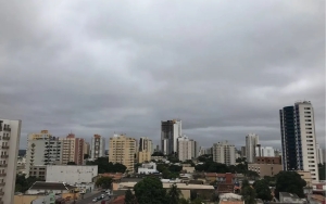 Temperatura volta a cair em Cuiab&aacute; e moradores j&aacute; tiram os casacos do arm&aacute;rio