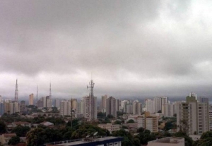 Frente fria derruba temperaturas em Cuiab&aacute; neste fim de semana