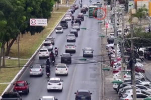 Pol&iacute;cia conclui que idoso se jogou em &ocirc;nibus na Avenida do CPA