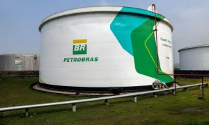 Petrobras reduz pre&ccedil;o do diesel em R$ 0,12 para distribuidoras