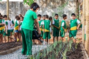 Escola de Cuiab&aacute; oferece hortas, salas multifuncionais e parque adaptado aos PCDs