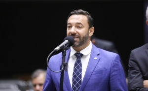 Projeto pro&iacute;be primeira-dama de ocupar cargo no governo e determina a divulga&ccedil;&atilde;o dos seus gastos