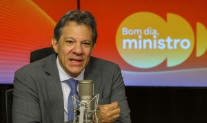 Tarifa&ccedil;o prejudicou mais que beneficiou popula&ccedil;&atilde;o dos EUA, diz Haddad