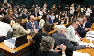 Pedido de vista adia vota&ccedil;&atilde;o da PEC que prop&otilde;e o fim da escala 6x1 na C&acirc;mara