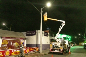 Prefeitura inicia instala&ccedil;&atilde;o das l&acirc;mpadas de LED pelo programa MT Iluminado