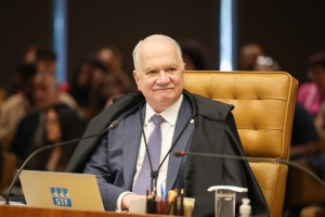 Discurso de Edson Fachin indica que c&uacute;pula do Judici&aacute;rio reconhece crise moral no STF