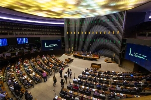 Ap&oacute;s vota&ccedil;&atilde;o apertada, governo tenta aprovar MP alternativa ao IOF, que vence nesta quarta