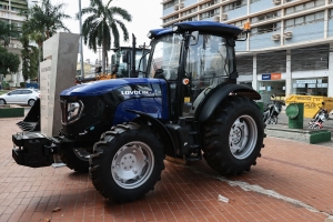 Governo de Mato Grosso entrega m&aacute;quinas para agricultores familiares de Cuiab&aacute;