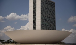PGR envia ao STF parecer contr&aacute;rio a mandato remoto no Congresso
