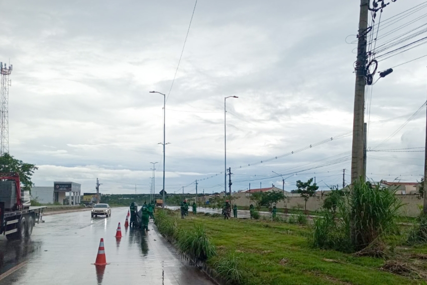 Rodovia M&aacute;rio Andreazza recebe mutir&atilde;o de limpeza e sinaliza&ccedil;&atilde;o
