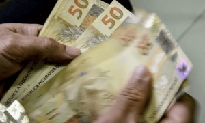 Governo antecipa 13&ordm; de aposentados do INSS para abril e maio