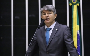 Medeiros acusa base de Lula de blindar envolvidos no rombo do INSS
