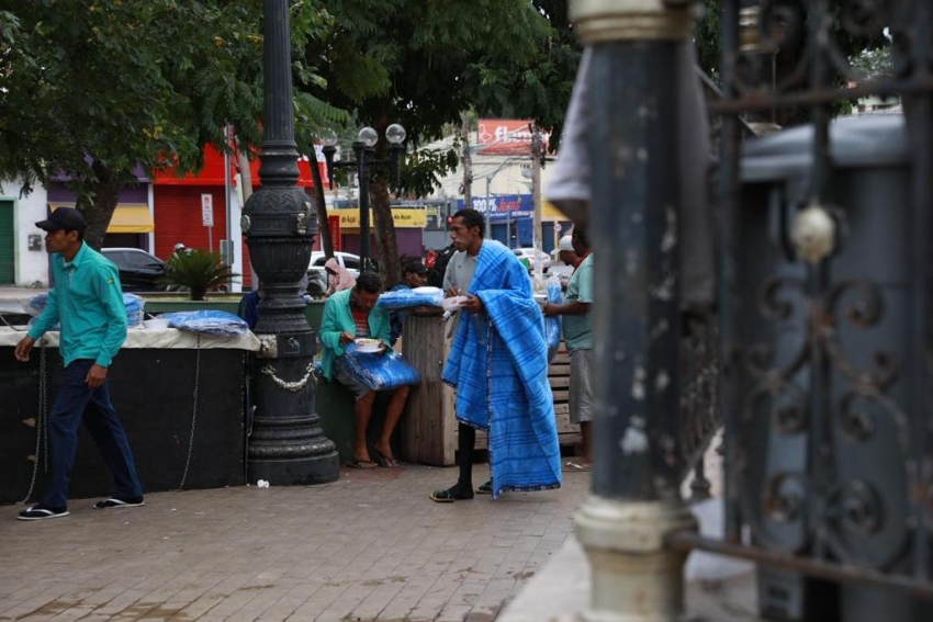 Setasc intensifica a&ccedil;&otilde;es no per&iacute;odo de frio e entrega marmitex e cobertores em Cuiab&aacute; e VG