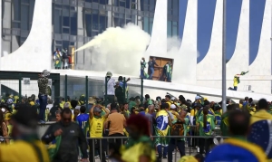 C&acirc;mara aprova projeto que reduz penas de condenados por tentativa de golpe; texto segue para o Senado