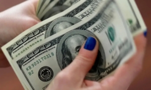 D&oacute;lar cai para R$ 5,42 e fecha no menor valor desde 19 de agosto