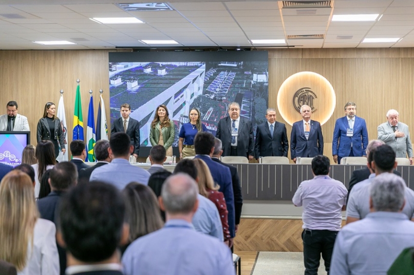 Prefeita em exerc&iacute;cio debate desafios tribut&aacute;rios e fiscais em Congresso Internacional