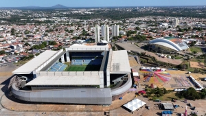 Governo de MT entrega ve&iacute;culos e cart&otilde;es da agricultura familiar e formaliza repasse para constru&ccedil;&atilde;o de creches