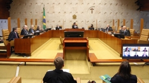 Moraes decreta pris&atilde;o domiciliar de Bolsonaro