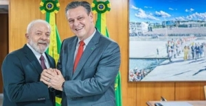 Oposi&ccedil;&atilde;o vai ao STF e pede impeachment de F&aacute;varo e mais 15 ministros