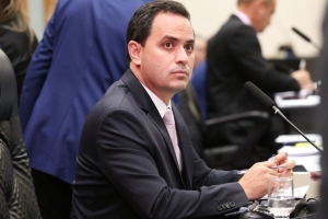 Diego diz que pode tentar composi&ccedil;&atilde;o com Ab&iacute;lio para 2024