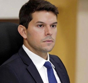 Alisson Alencar toma posse como conselheiro do TCE-MT ap&oacute;s aprova&ccedil;&atilde;o un&acirc;nime na ALMT