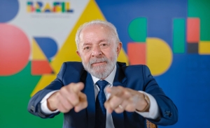 Lula zera imposto e cria subs&iacute;dio ao diesel para conter alta do petr&oacute;leo