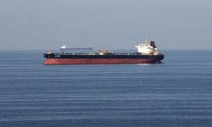 Tens&atilde;o no Estreito de Ormuz paralisa tr&aacute;fego mar&iacute;timo e eleva alerta no mercado global de petr&oacute;leo