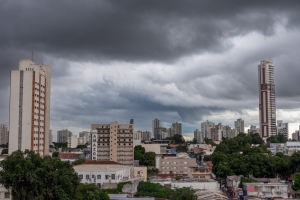 Cuiab&aacute; segue em alerta laranja para chuvas intensas no in&iacute;cio da semana