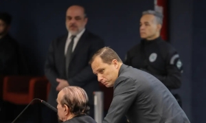 Mauro Cid passa por audi&ecirc;ncia no STF e retira tornozeleira eletr&ocirc;nica