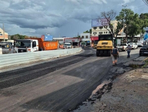 Obras do BRT seguem com execu&ccedil;&atilde;o de nova camada de asfalto na Prainha