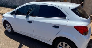Beb&ecirc; de 1 ano &eacute; resgatado ap&oacute;s ficar preso em carro