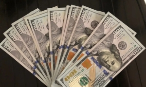 D&oacute;lar encosta em R$ 5,80 ap&oacute;s novas amea&ccedil;as de Trump