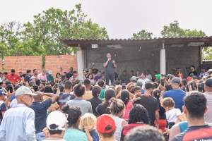 Prefeito e vereadores esclarecem processo de regulariza&ccedil;&atilde;o do Contorno Leste &agrave; comunidade