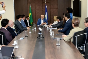 Governo de MT, MP e AMM firmam parceria para utiliza&ccedil;&atilde;o de m&aacute;quinas apreendidas em desmatamentos ilegais