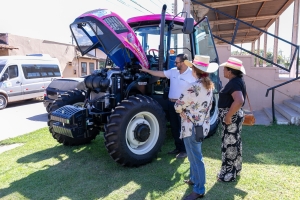 Capacita&ccedil;&atilde;o in&eacute;dita prepara mulheres rurais para opera&ccedil;&atilde;o de m&aacute;quinas agr&iacute;colas em Cuiab&aacute;