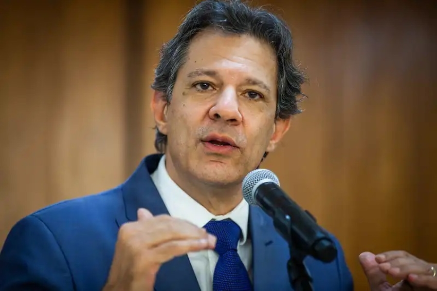 Haddad sinaliza sa&iacute;da em fevereiro e diz que Lula definir&aacute; substituto