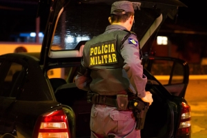Marido chega de festa, enforca esposa e tenta esfaque&aacute;-la em MT