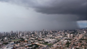 Cuiab&aacute; tem alerta para temporal que com ventos de at&eacute; 60 km e descargas el&eacute;tricas para hoje