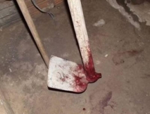 Ap&oacute;s discuss&atilde;o homem &eacute; morto a enxadadas na cabe&ccedil;a