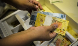 Governo prop&otilde;e sal&aacute;rio m&iacute;nimo de R$ 1.630 em 2026e